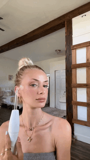 Calm the whole face (2 minutes).